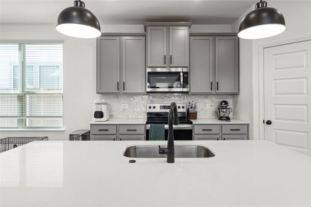 1625 Edgeway Drive, Aubrey, TX 76227