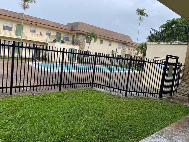 4800 NW 24th Court D-111, Lauderdale Lakes, FL 33313