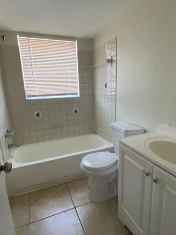 4800 NW 24th Court D-111, Lauderdale Lakes, FL 33313