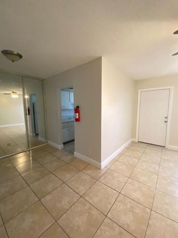4800 NW 24th Court D-111, Lauderdale Lakes, FL 33313
