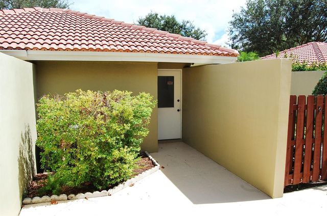 120 Old Meadow Way, Palm Beach Gardens, FL 33418