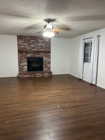 924 Maplewood Ct, Andover, KS 67002