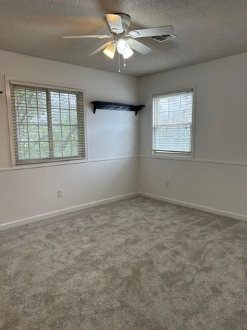 924 Maplewood Ct, Andover, KS 67002