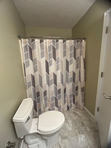 924 Maplewood Ct, Andover, KS 67002