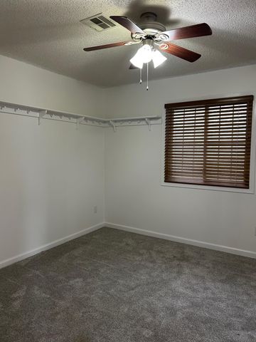 924 Maplewood Ct, Andover, KS 67002