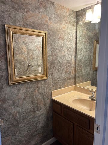 924 Maplewood Ct, Andover, KS 67002