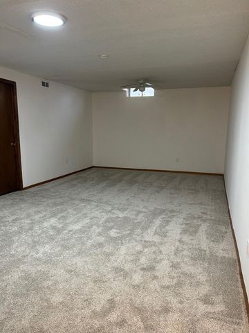 924 Maplewood Ct, Andover, KS 67002