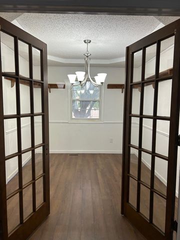 924 Maplewood Ct, Andover, KS 67002