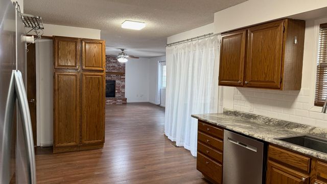 924 Maplewood Ct, Andover, KS 67002