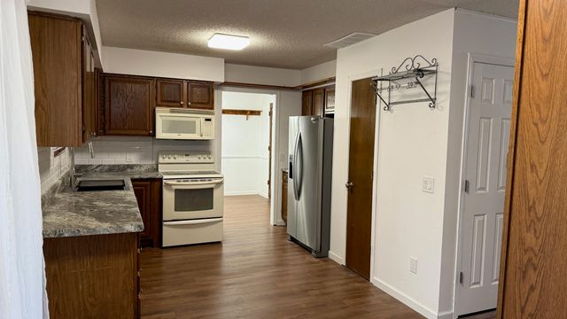 924 Maplewood Ct, Andover, KS 67002