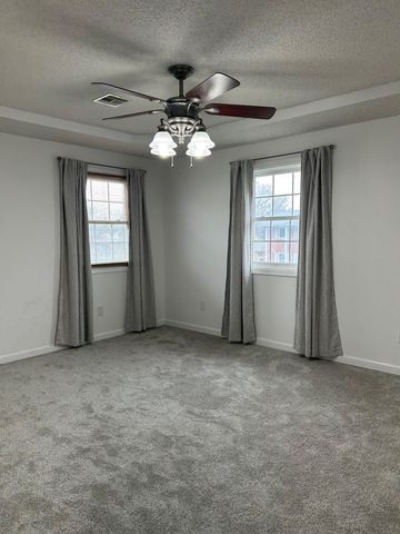 924 Maplewood Ct, Andover, KS 67002