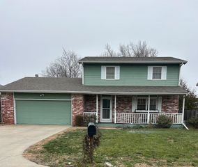 924 Maplewood Ct, Andover, KS 67002