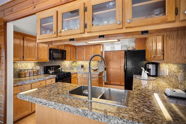 27720 St Bernard Lane, Lake Arrowhead, CA 92352