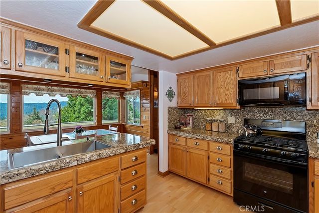 27720 St Bernard Lane, Lake Arrowhead, CA 92352