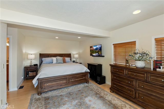 27720 St Bernard Lane, Lake Arrowhead, CA 92352