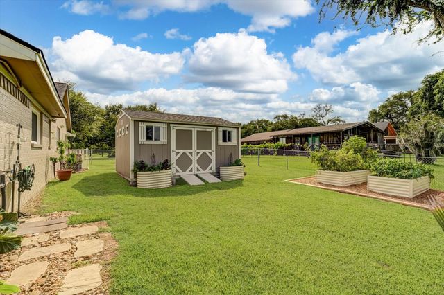 6041 Lazy Lane, Brazoria, TX 77422