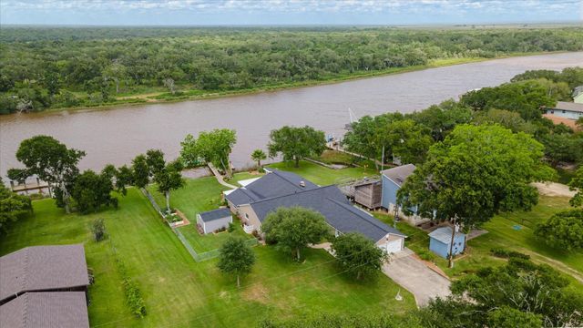 6041 Lazy Lane, Brazoria, TX 77422