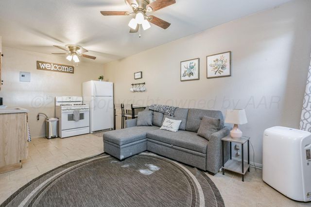 2000 3RD Avenue, Canyon, TX 79015