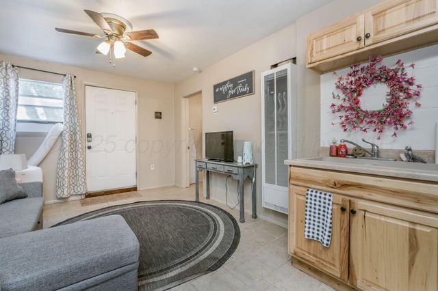 2000 3RD Avenue, Canyon, TX 79015