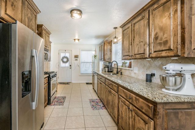 2000 3RD Avenue, Canyon, TX 79015