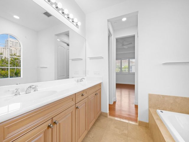 510 SE 7th Street 401, Fort Lauderdale, FL 33301