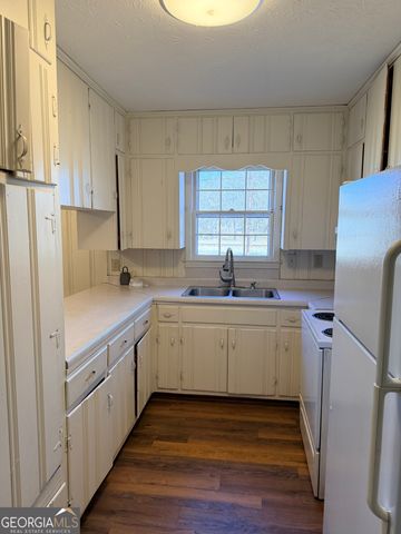 203 E Dixie Highway, Rutledge, GA 30663