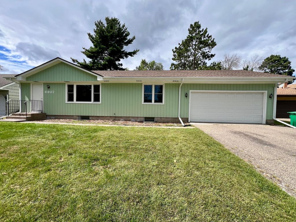 6807 Aldrich Avenue N, Brooklyn Center, MN 55430