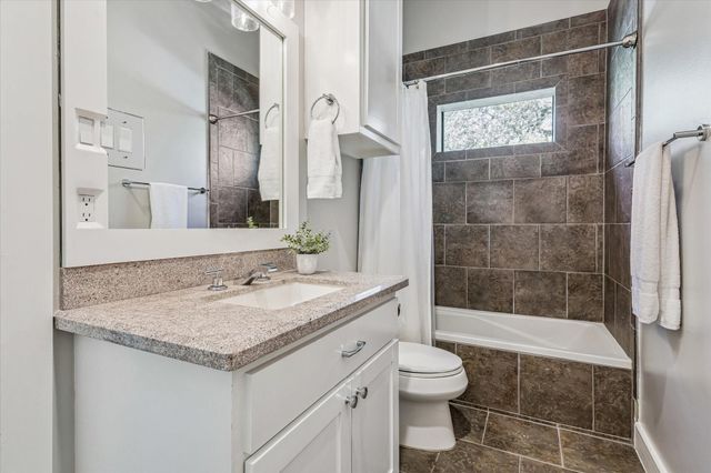 3833 Drummond Street, Houston, TX 77025