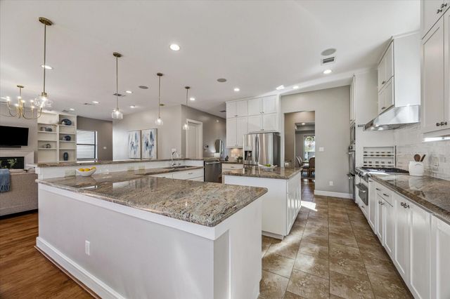 3833 Drummond Street, Houston, TX 77025