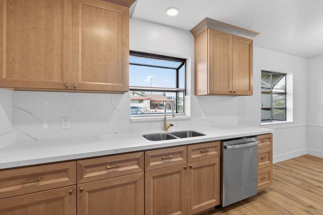 820 Ehrhardt Dr, Lodi, CA 95240