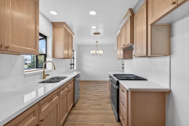 820 Ehrhardt Dr, Lodi, CA 95240