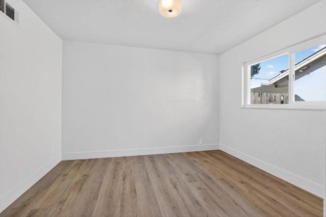 820 Ehrhardt Dr, Lodi, CA 95240