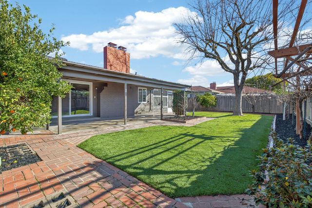 820 Ehrhardt Dr, Lodi, CA 95240