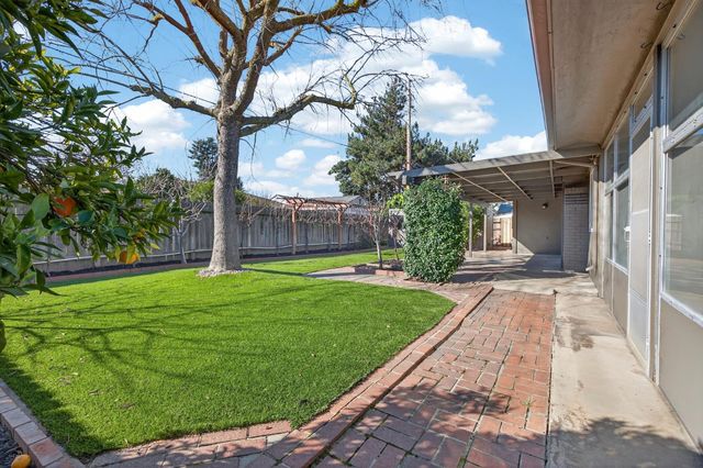 820 Ehrhardt Dr, Lodi, CA 95240