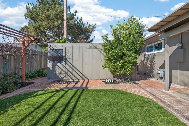 820 Ehrhardt Dr, Lodi, CA 95240