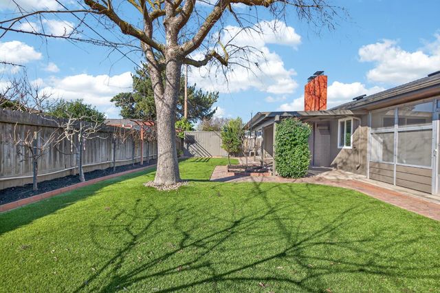 820 Ehrhardt Dr, Lodi, CA 95240