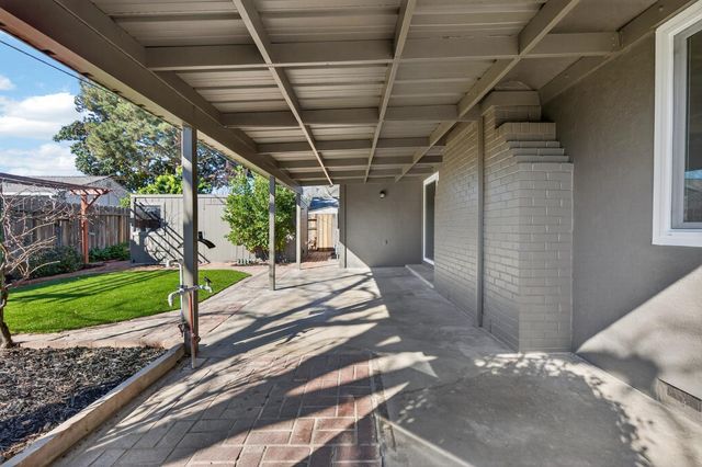 820 Ehrhardt Dr, Lodi, CA 95240