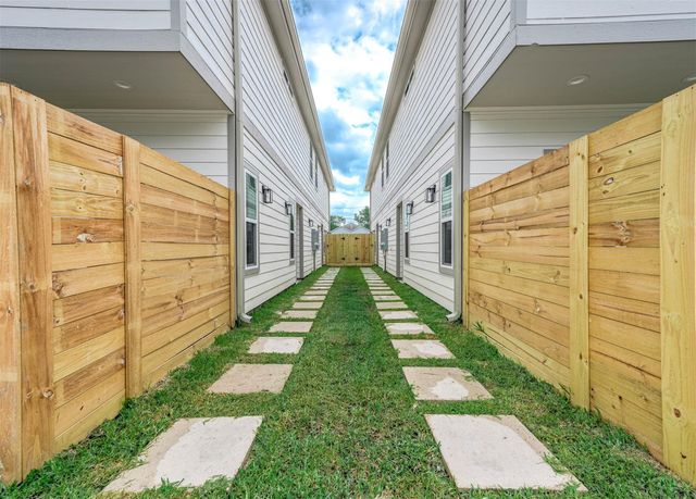 785 Fortune Street A, Houston, TX 77088