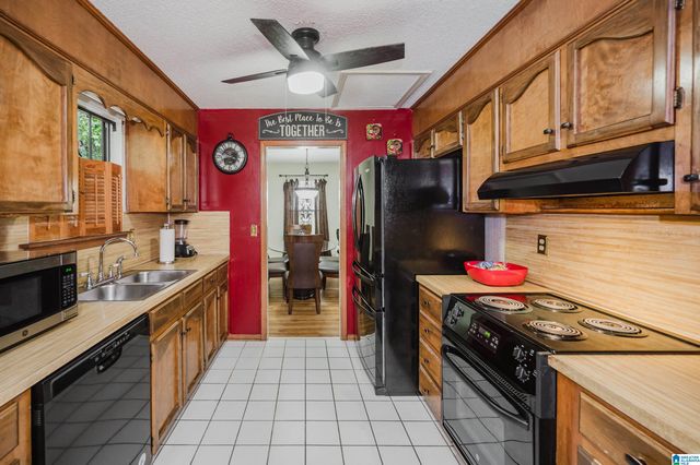 17 FREDA JANE LANE, Birmingham, AL 35215