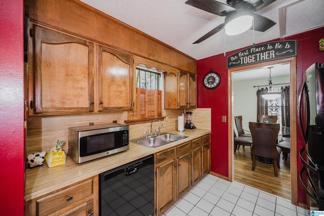 17 FREDA JANE LANE, Birmingham, AL 35215