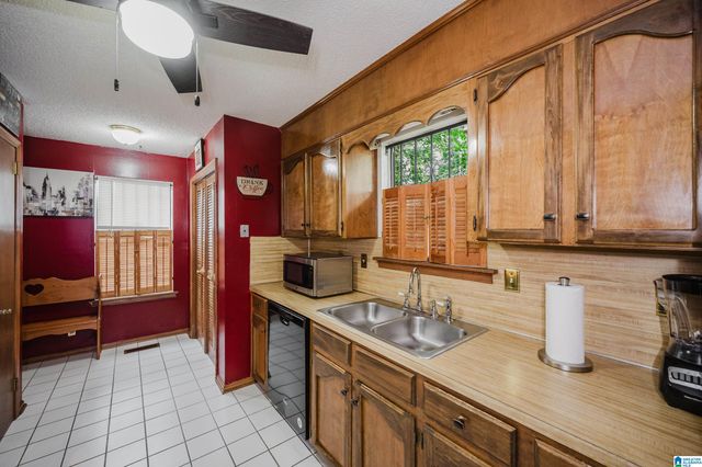 17 FREDA JANE LANE, Birmingham, AL 35215