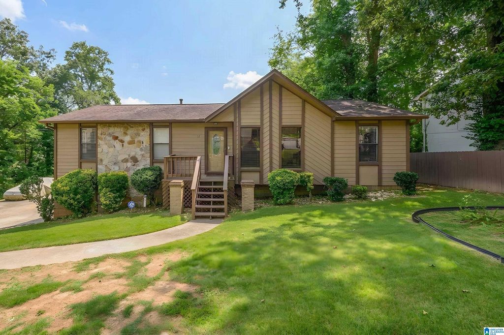 17 FREDA JANE LANE, Birmingham, AL 35215