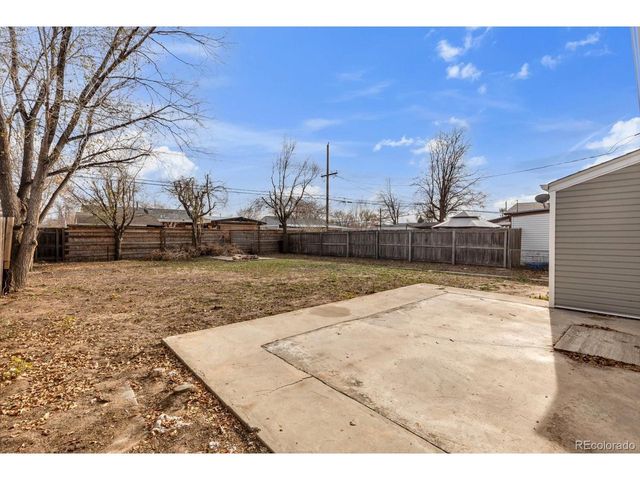 7800 Ladore St, Commerce City, CO 80022