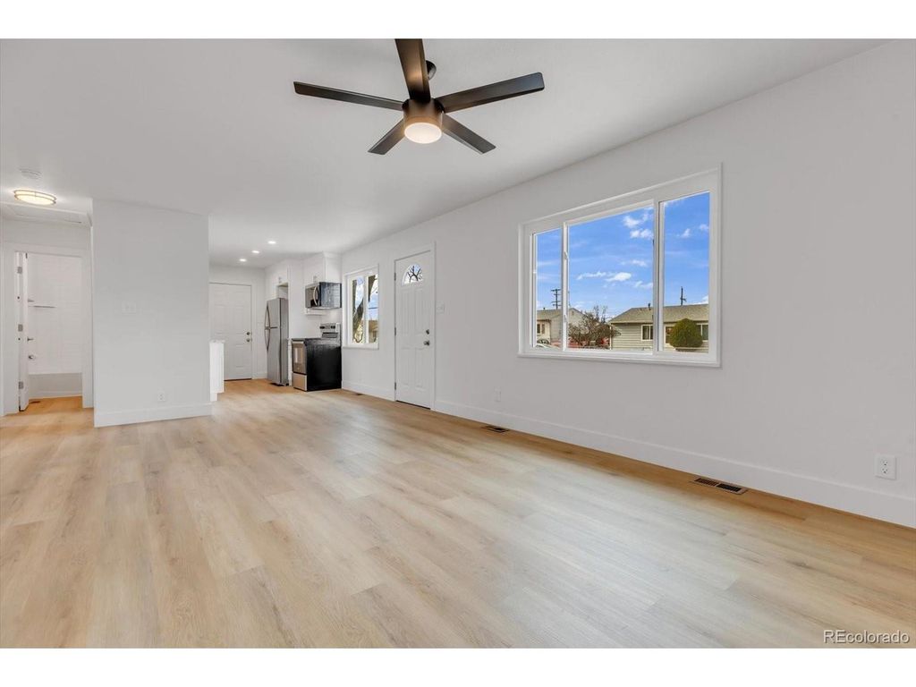 7800 Ladore St, Commerce City, CO 80022