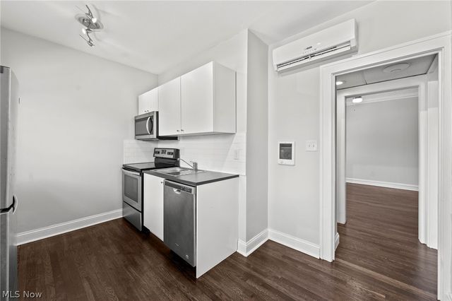 1385 Cranford Avenue 11, Lakewood, OH 44107