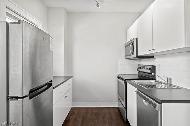 1385 Cranford Avenue 11, Lakewood, OH 44107