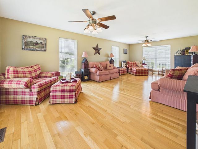 32 Diamond Drive, Barboursville, WV 25504