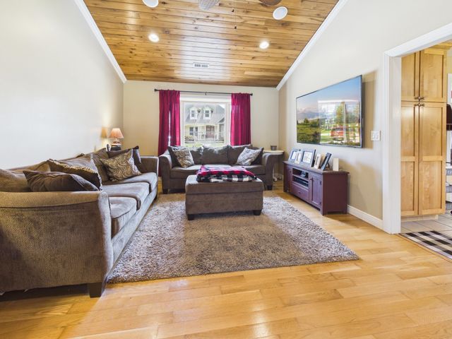 32 Diamond Drive, Barboursville, WV 25504