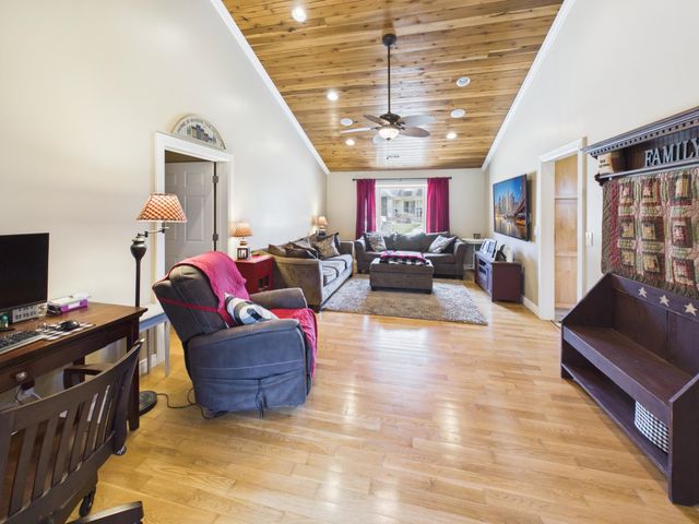 32 Diamond Drive, Barboursville, WV 25504