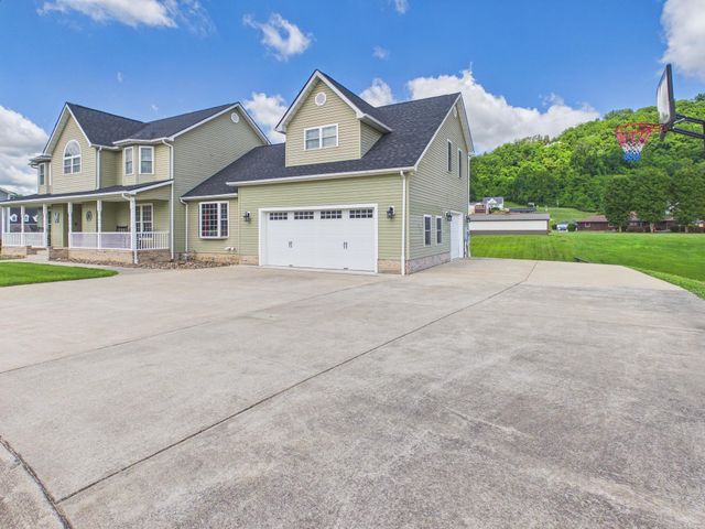 32 Diamond Drive, Barboursville, WV 25504